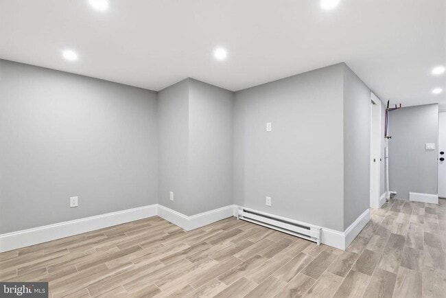 Building Photo - 4313 Teesdale St