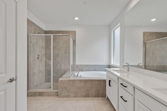 Building Photo - Luxury Henderson Retreat with Private Pool & Loft