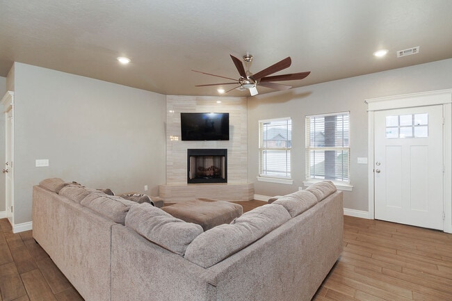 Building Photo - 13806 NE Lafayette Dr