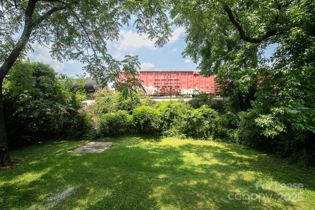 Building Photo - 4027 Bearwood Ave
