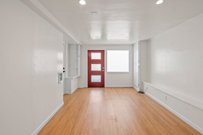 Building Photo - Cute. Chill. Perfect for SF living.