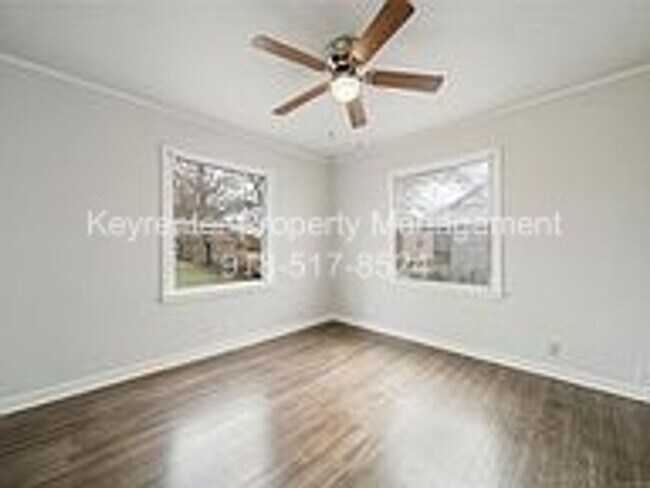 Building Photo - Updated 2 Bed 1 Bath Rental Home Tulsa