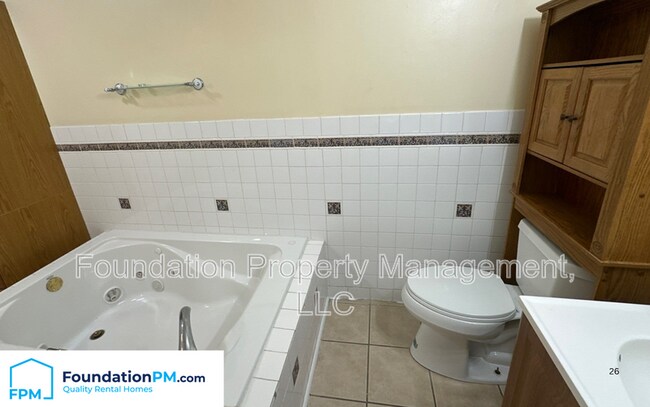 Building Photo - 2621 Derbyshire Ave