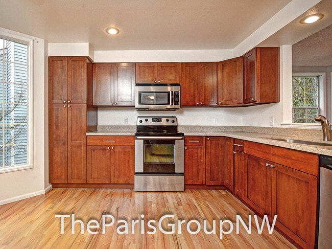 Building Photo - Beautiful 1622sf Kirkland Townhome