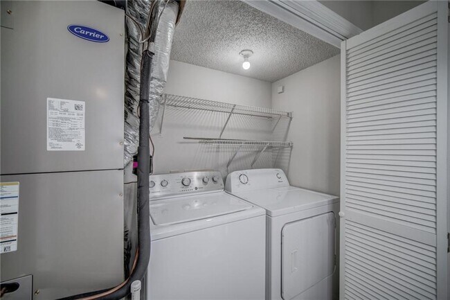 Building Photo - 4084 Hidden Hollow Dr