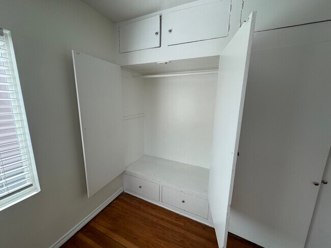 Building Photo - 9217 Alcott St