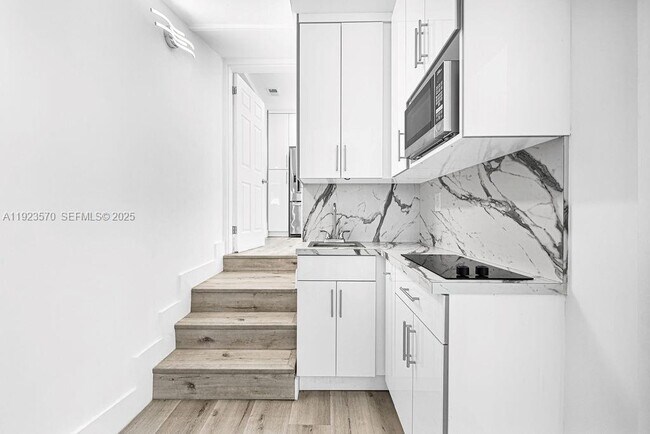 Building Photo - 876 NE 81st St