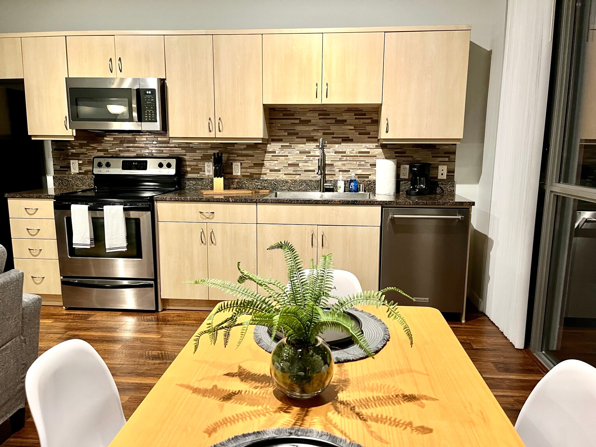 Building Photo - 889 Date St