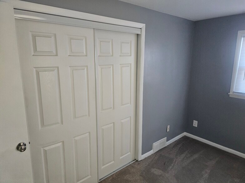 Building Photo - 1112 13th St S