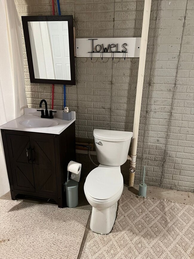 Building Photo - Great family home next door to Edwards Elementary in west Ames-4 bedroom 3 1/2 baths, 2 car garag...