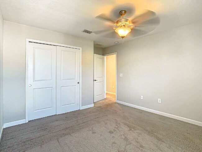 Building Photo - 925 Terra Vista St