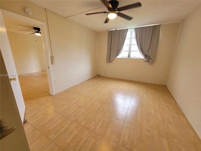 Building Photo - 2903 Point E Dr