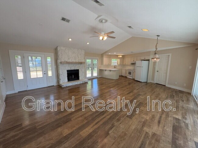 Building Photo - 7401 Bernadette Dr