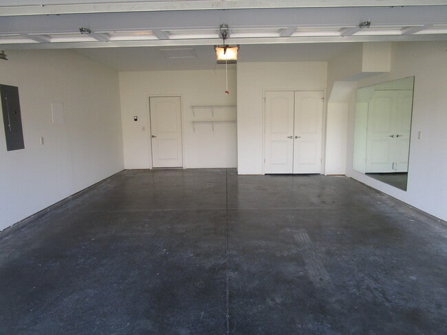 Building Photo - 2420 Boulder Springs Dr