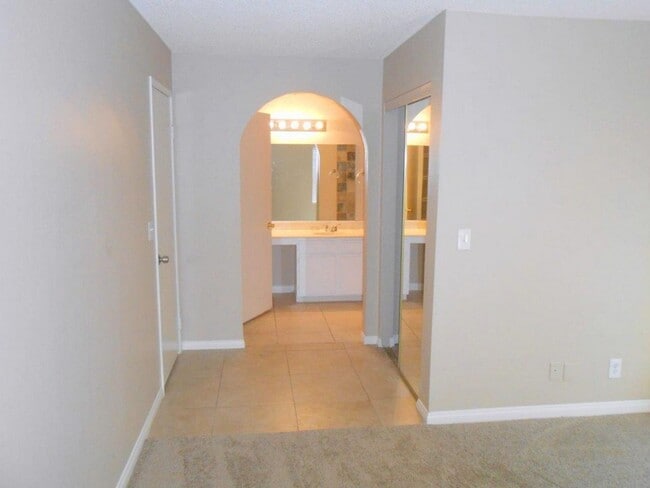 Building Photo - Spacious 2 bedroom Condo in Canyon Lake Community