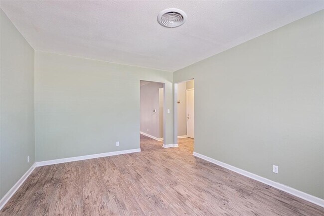 Building Photo - 5504 Coventry Ln