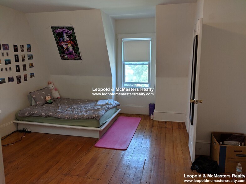 Building Photo - 19 Braemore Rd