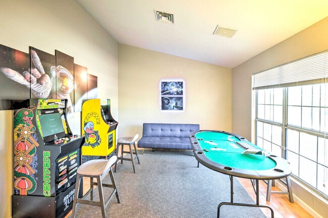 Building Photo - 4401 E Stanford Ave