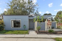 Building Photo - Winter Park Townhouse Available immediately!