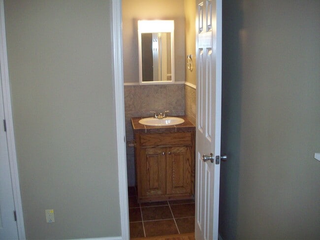 Building Photo - 412 E Lee Ave