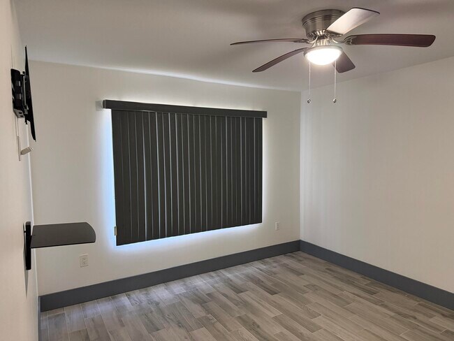 Building Photo - 4211 San Marino Blvd