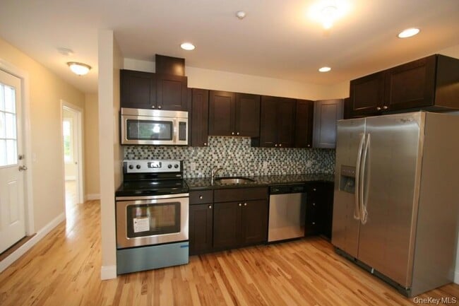 Building Photo - 385 Palisade Ave