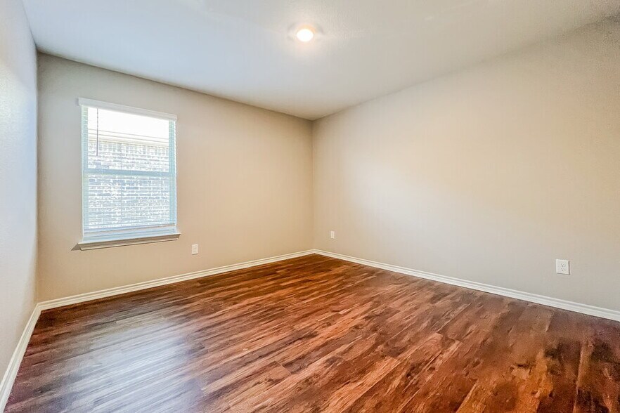 Building Photo - 1805 Tulipwood Dr