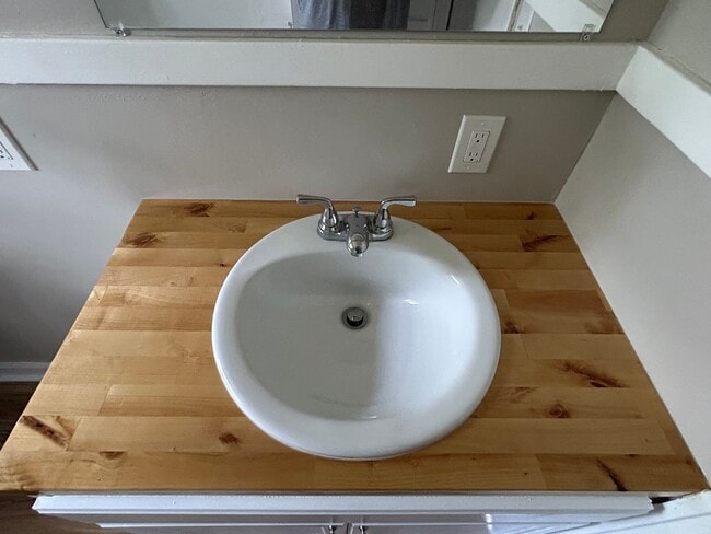 Building Photo - remodeled 3 bedroom 1 bath home for rent i...