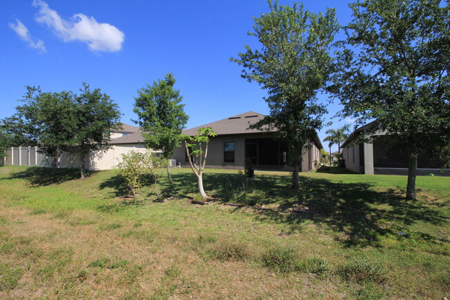 Building Photo - 4468 Alligator Flag Cir