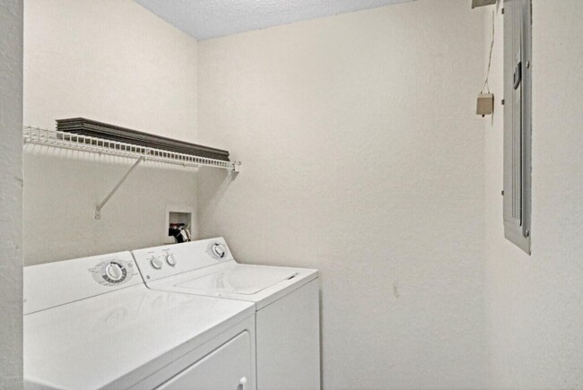 Building Photo - 3022 Alcazar Pl