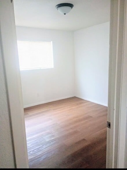 Building Photo - 121 Lazy Ln