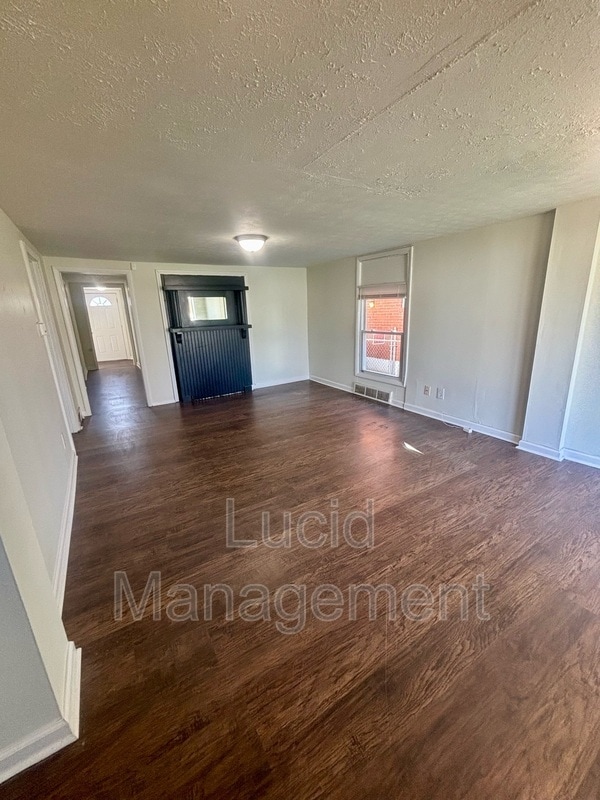 Building Photo - 3633 Kahlert Ave