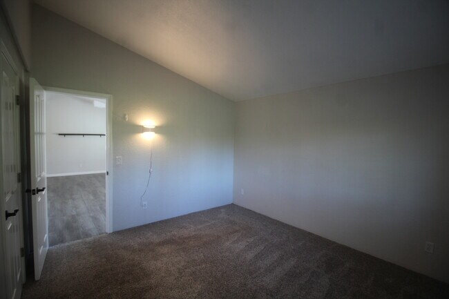 Building Photo - 5778 Stratton Ln