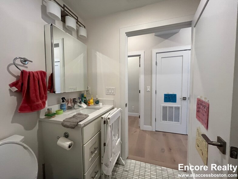 Building Photo - 32 Cummins Hwy