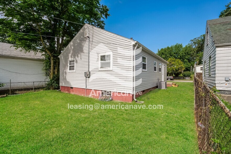 Building Photo - 2710 Fletcher St