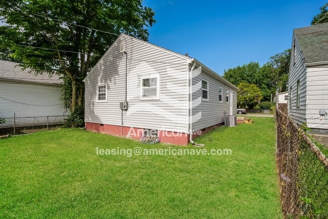 Building Photo - 2710 Fletcher St