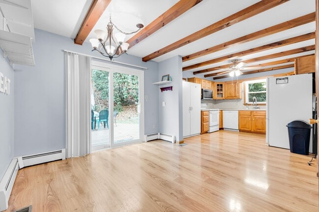 Building Photo - Family-Friendly 4-Bed Home with Pet-Friendly Yard and Pool in a Quiet Neighborhood