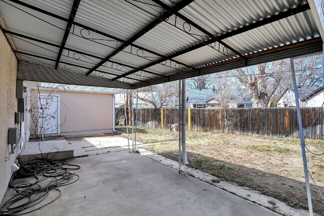 Building Photo - 2318 Templeton Gap Rd