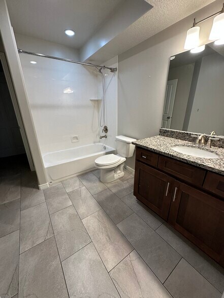 2nd full bathroom - 12339 S Black Foot St