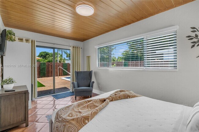 Building Photo - 1204 NE 7th St