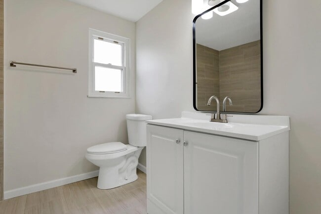 Building Photo - 3114 Kingswood Dr