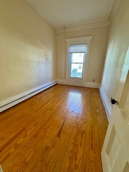 Building Photo - 123 Almy St