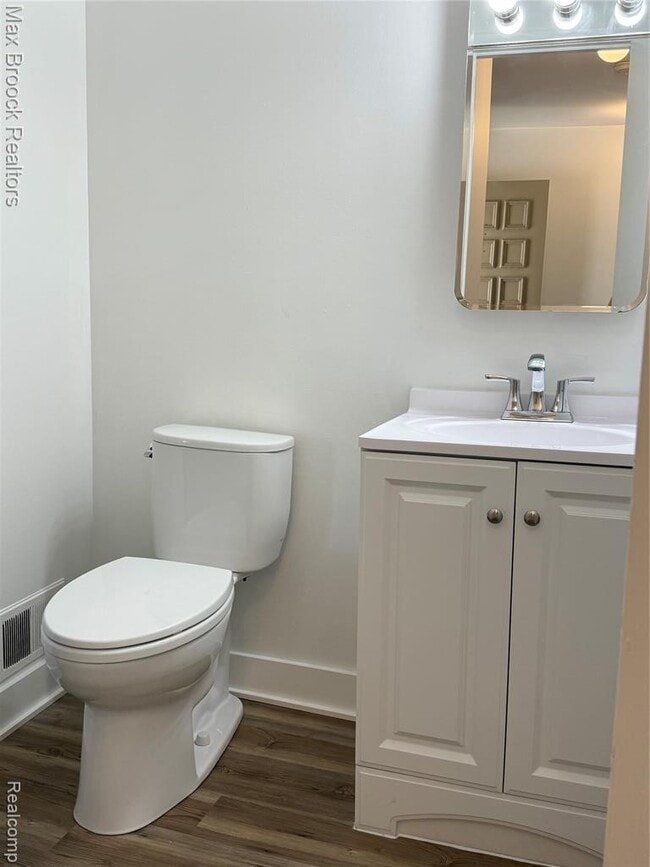 Building Photo - 3028 Moon Lake Dr