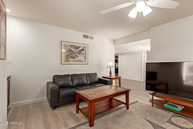 Building Photo - 8787 E Mountain View Rd