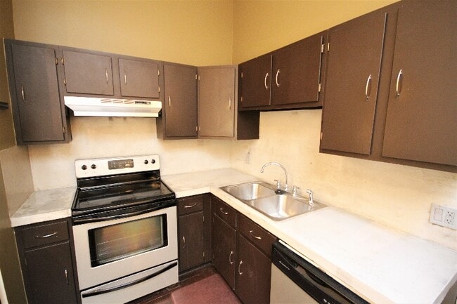 Building Photo - 319 S Flores St