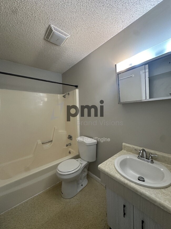 Building Photo - 24 W Buchanan Ave