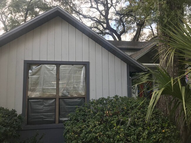Building Photo - Beautifully Renovated Home in The Reserve!