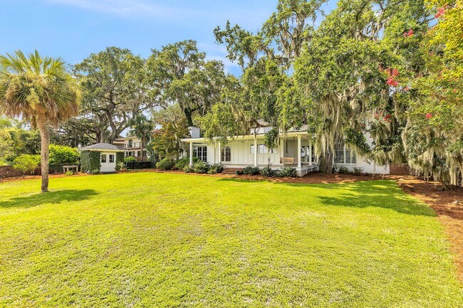 Building Photo - Gorgeous Waterfront Home on Isle of Hope