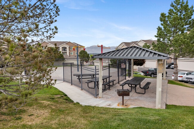 Building Photo - 157 W Springview Dr