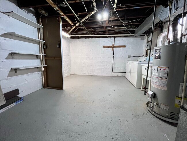 Building Photo - 410 Walcott Rd